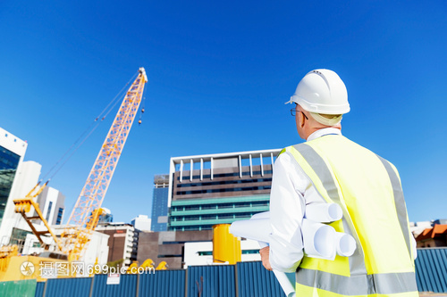 藍圖下的堅守——建筑工地上的建設者之歌